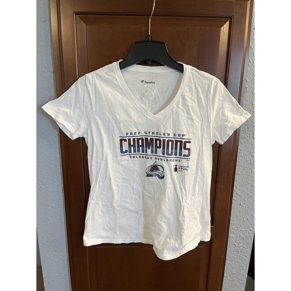 Women's Colorado Avalanche Stanley Cup Champions Medium White V neck T shirt